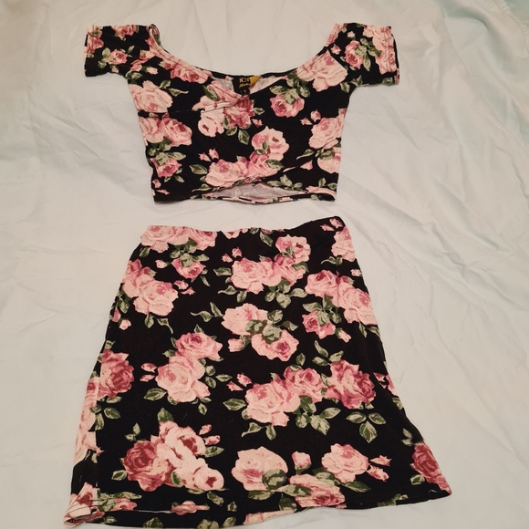 Ice Fashion Size 8 Floral Tops + Mini Skirt Flower Dress - Picture 2 of 4